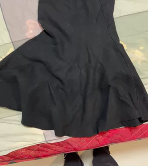 针织鱼尾裙，几乎全新，在衣柜里放着，白色的...