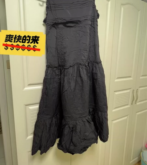 无袖花苞A字长裙，特别显瘦。没有熨烫，感觉...