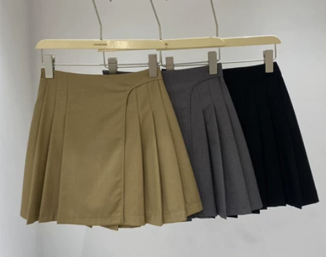 全新未洗吊牌还在！学院风高腰百褶A字半身裙...