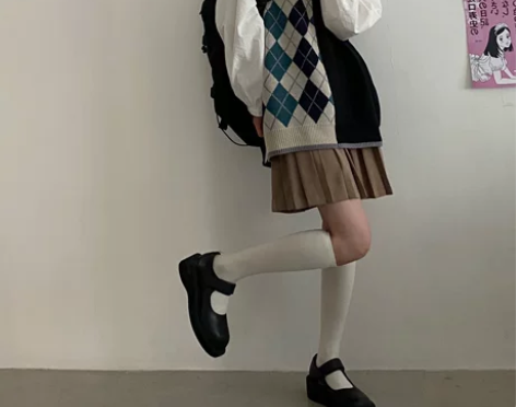 withgirls/日系学院风百褶裙 雾咖...