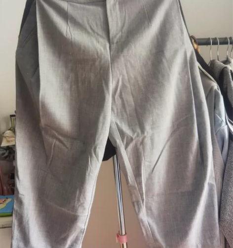 灰色拼黑边，棉麻质感萝卜裤，小码。腰围72...