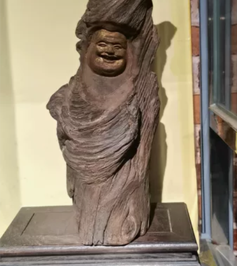 木雕 品相尺寸如图 感兴趣的话点“我想要”...