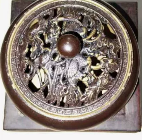 香炉，香薰炉，纯黄铜，挺重的，拿起来很有分...