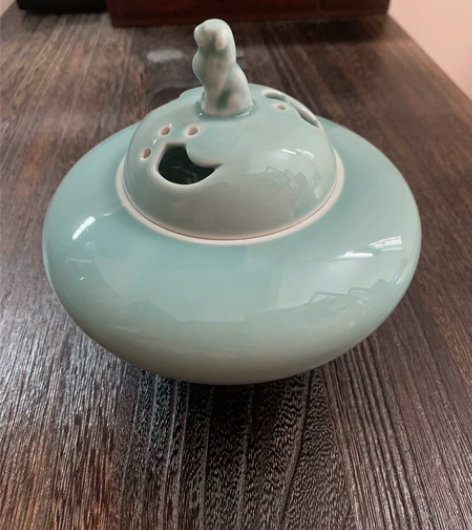 深川制青瓷香炉 器型优美，釉质莹润，全新未...