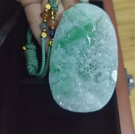 全新翡翠山水牌，种水和雕工都很不错，玉雕大...