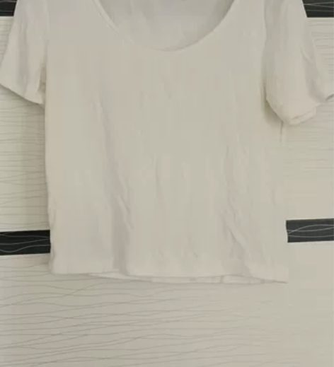 弹力露腰小背心甩了，甩了啊，10块一件，满...