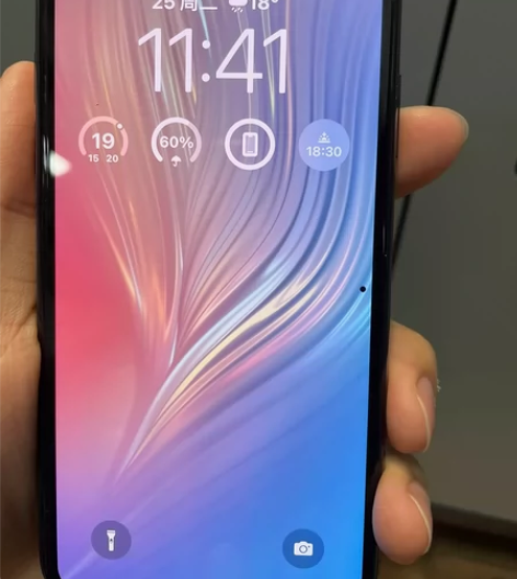 苹果X， 内存64G 纯个人自用。不是卖家...