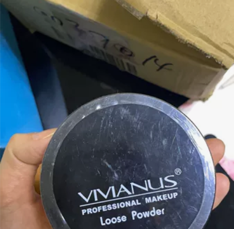 菲菲诗散粉，红与黑粉底膏 感兴趣的话点“我...