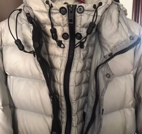 巴宝莉男士羽绒服 FZ  转800   9...