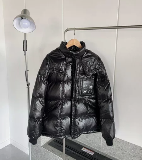 闲置，质量嘎嘎的羽绒服！！ 羽绒服，仅试穿...
