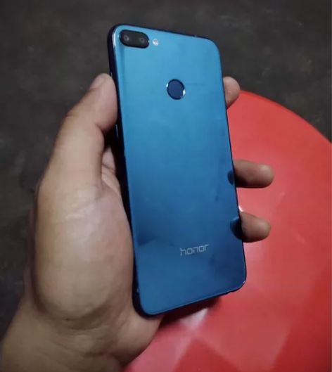 荣耀9i  4X128GB  19年入手，...