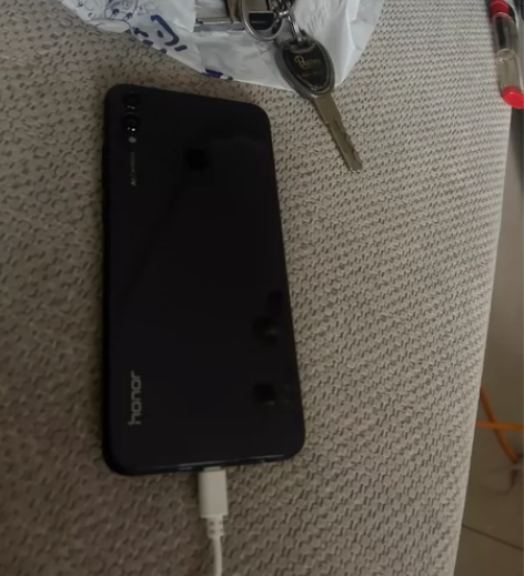 荣耀8x。 6+ 128。手机电池比较耐...