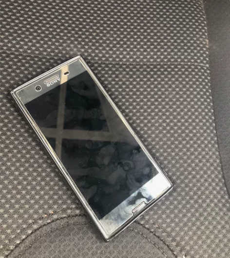 索尼xzp日版4+64辣鸡成色屏幕有亮斑，...