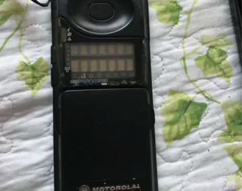 摩托罗拉S3934A，两块电池，成色如图，...