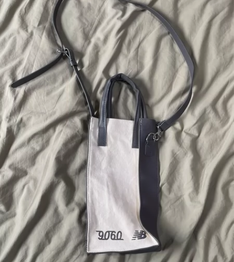 新百伦小挎包 品牌方送的 不知道型号 随便...