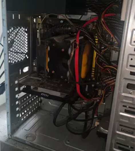 家用的台式电脑主机，用的不多机箱里也没啥灰...