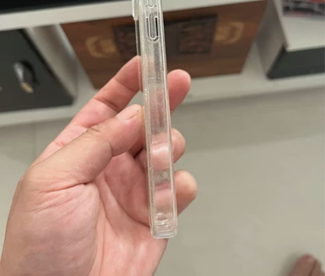 苹果13手机壳有阿迪达斯三叶草的,女朋友送...