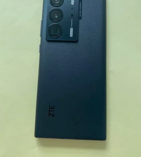 12+256中兴Axon40ultra，内...