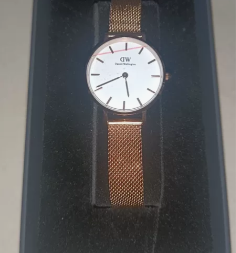 DW手表 没有带过的  买过来她不喜欢 售...
