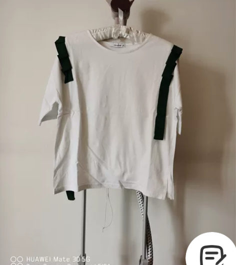 真维斯T恤，宽松休闲，白绿搭配很清新，颜色...
