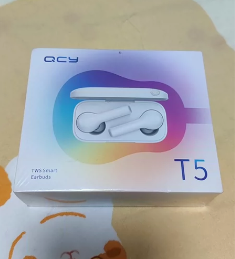 全新蓝牙耳机，QCY牌的。单位发的耳机，价...