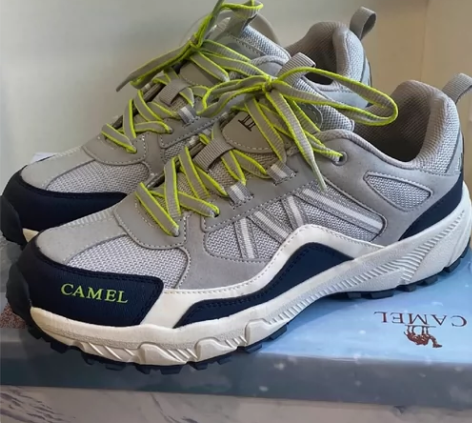 骆驼官方旗舰店买的，42码，全新的 感兴趣...