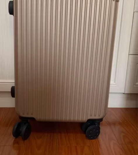 全新行李箱，便宜出 感兴趣的话点“我想要”...
