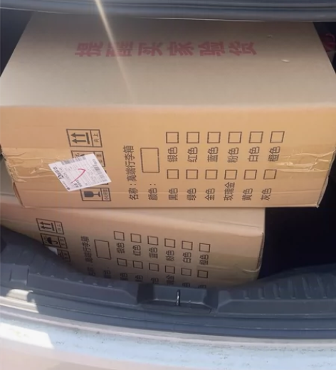 大尺寸行李箱，静音万向轮 感兴趣的话点“我...