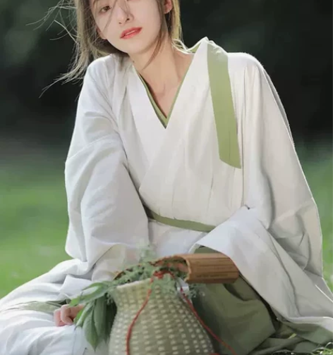 标价包邮非偏远。 直裾汉服，里外两件套?腰...