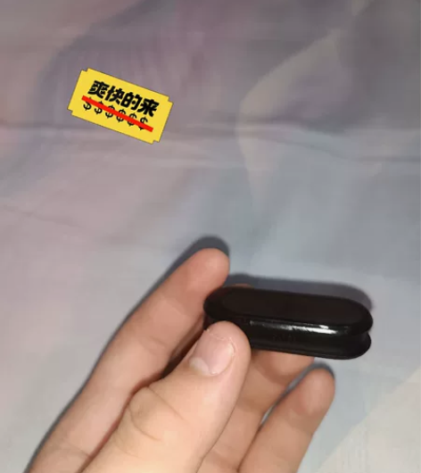 小米手环6 NFC，有一次摔在地上，屏幕和...