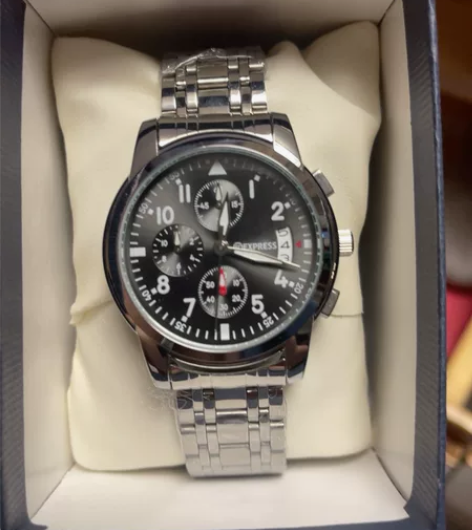 手表换孔雀鱼、公司发的生日礼物，全新换孔雀...