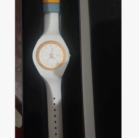 斐乐手表白橙款，九九新，没带过，买了两款多...