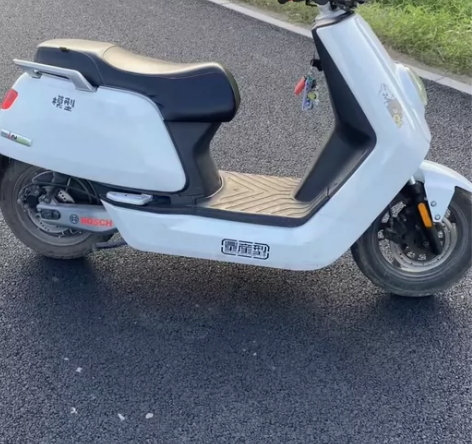 19年小牛N1s正常使用痕迹. 电池循环五...