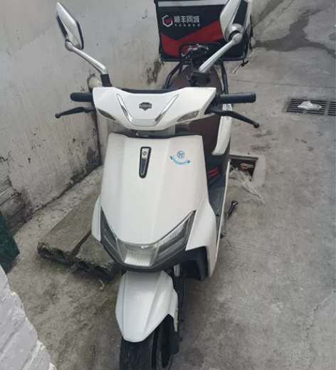 台铃虎贲电动车，4300买的，十个月，无碰...