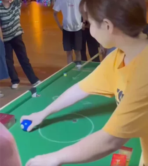 二手99新台球摆摊桌子 感兴趣的话点“我想...