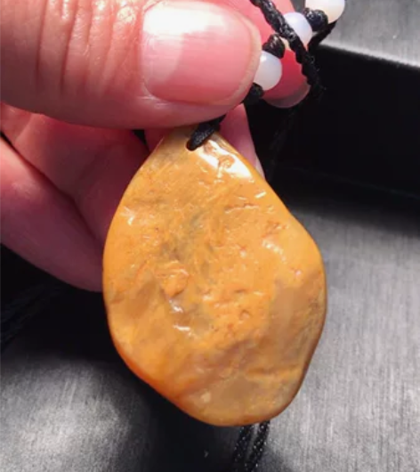 精品昌化田黄挂件。原石打磨，原滋原味，随形...