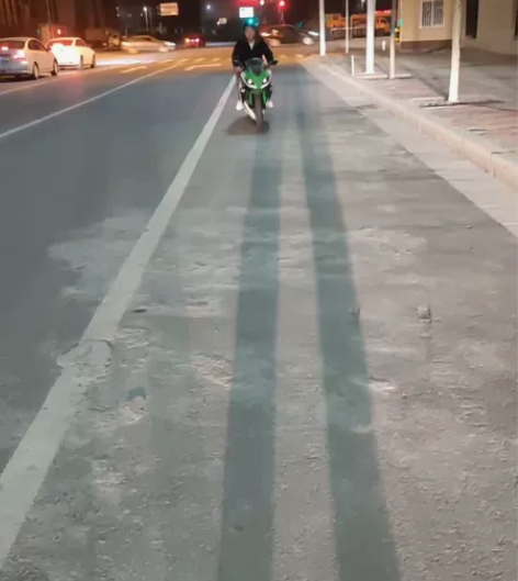 坤豪摩托车，2千公里，没有牌照，没有驾照所...
