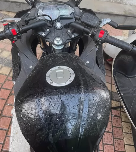 准新车，还没上牌照，有想要的联系我！手续齐...