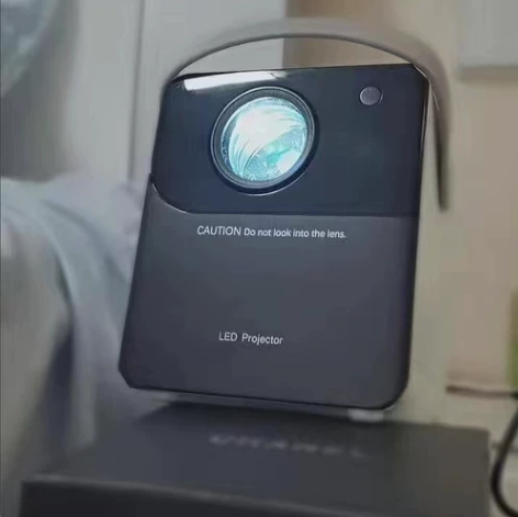 志高新款超清投影仪家用卧室一体机投墙小型迷...