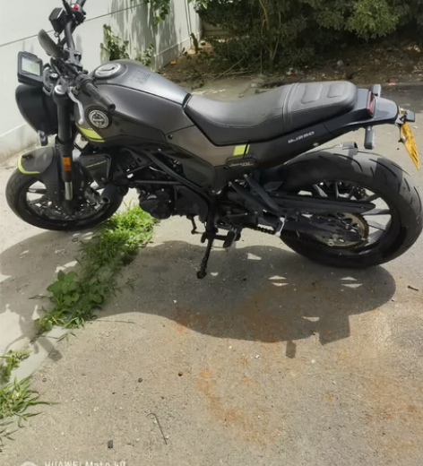 出个人一手户，21款贝纳利龙卷风302R，...