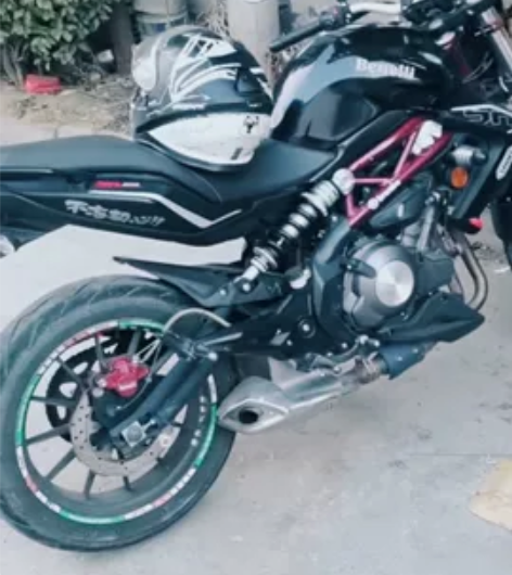 贝纳利黄龙三百摩托车，街车，17年无违章，...