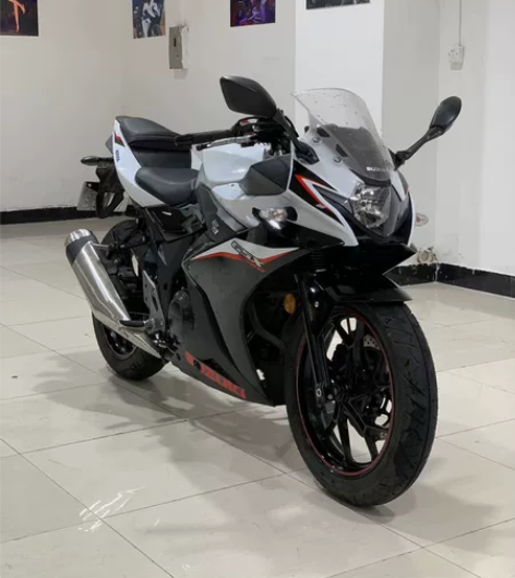 铃木gsx250r，看图一标签，本车行到货...