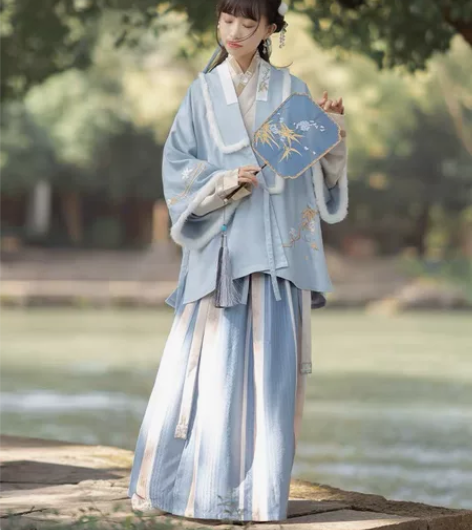 【十三余 小豆蔻儿】[灵犬] 绣花对襟短袄...