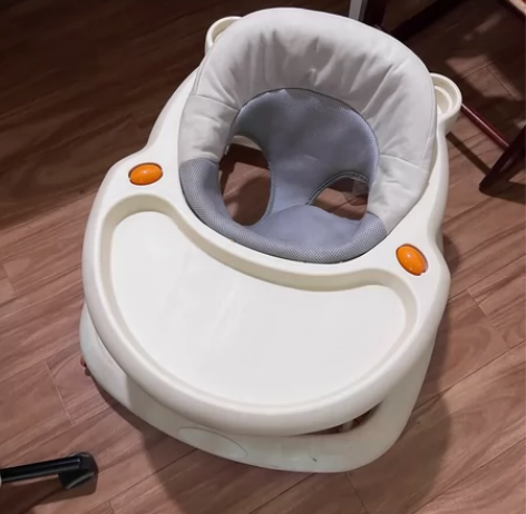 婴儿学步车 有撑腿 有音乐，游戏面板可拆卸...