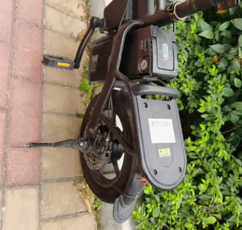 9成新，很小用，原价2800，现出售价88...