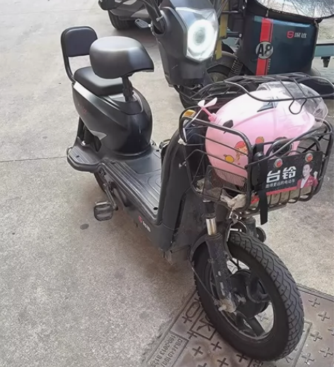 台铃电动车60伏20安，车子如图，有头盔有...