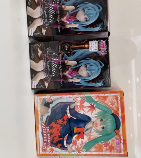初音未来景品手办全新未拆，恶魔×2，标价为...