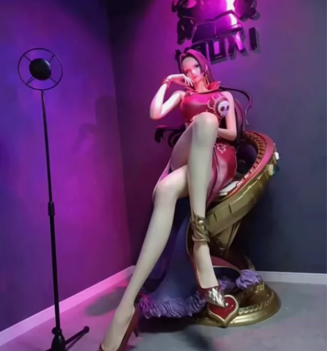 无头女帝一个，自己配头就能用，带细节，血管...