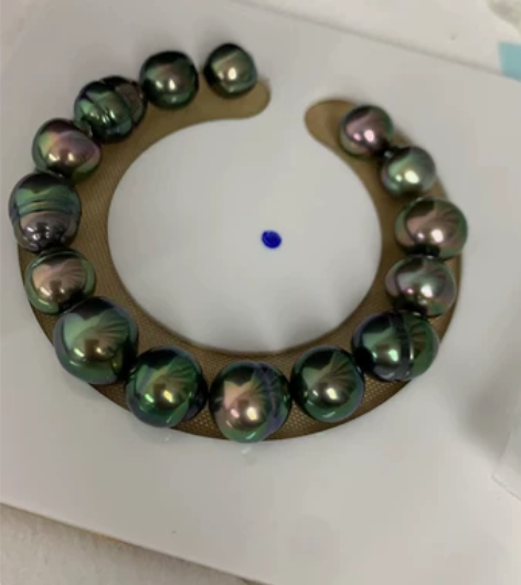 南太平洋山岛大溪地珍珠，颗颗高饱和颜色，珠...