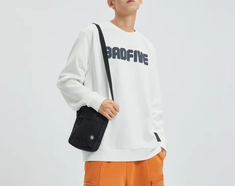 【狂欢价】李宁斜挎包男士反伍BADFIVE...